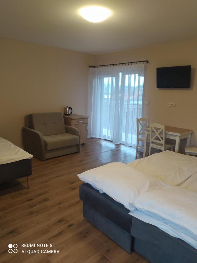 Piaskowy Dwor Hotel Криница Морска Екстериор снимка